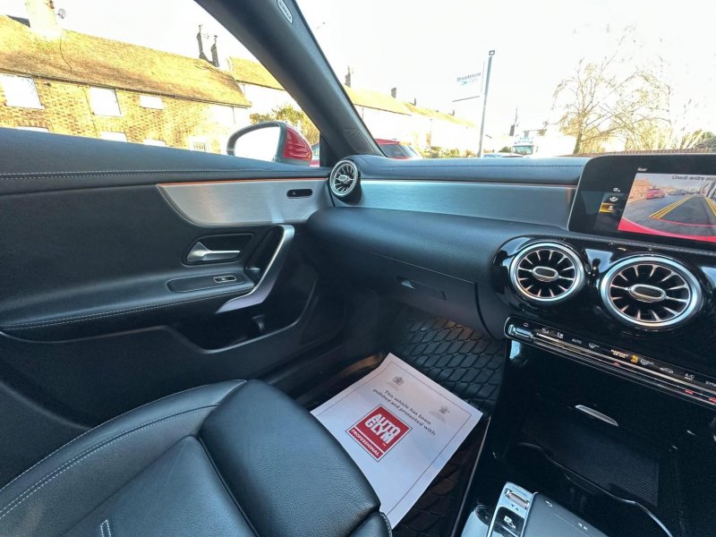 MERCEDES-BENZ CLA