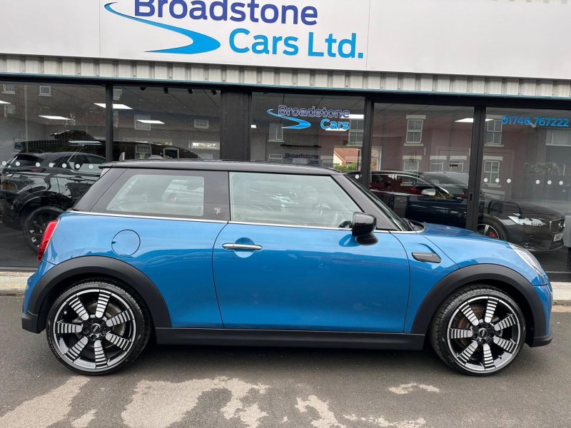 MINI HATCH