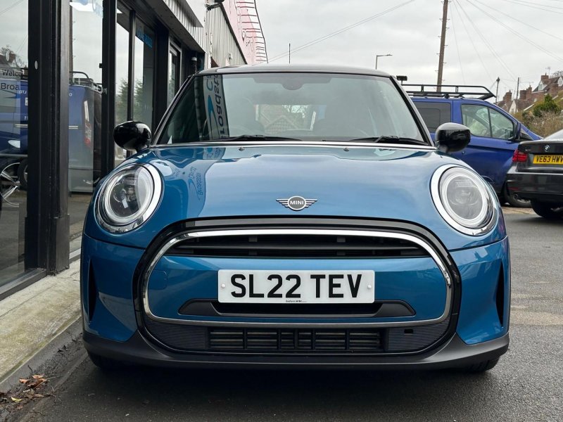 MINI HATCH