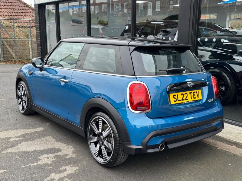 MINI HATCH