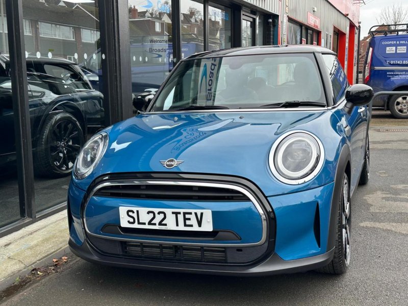 MINI HATCH