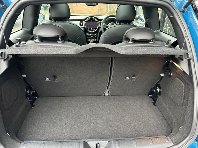 MINI HATCH