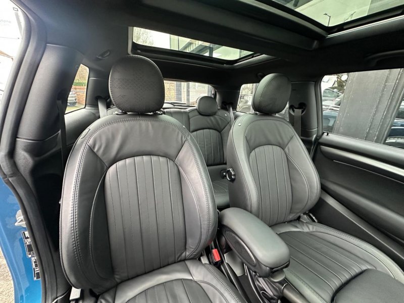 MINI HATCH