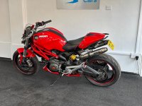 DUCATI MONSTER 696