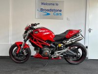DUCATI MONSTER 696