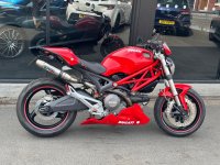 DUCATI MONSTER 696