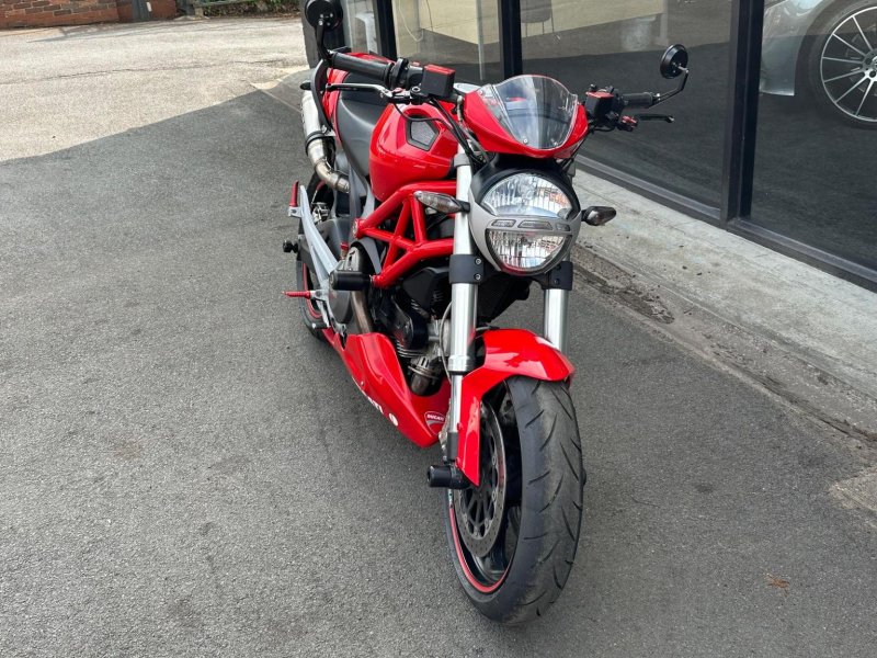 DUCATI MONSTER 696