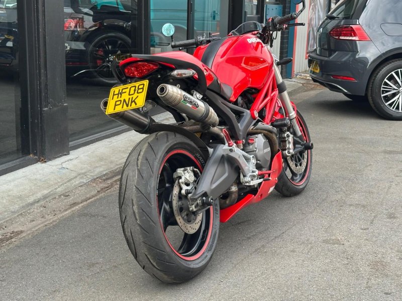 DUCATI MONSTER 696