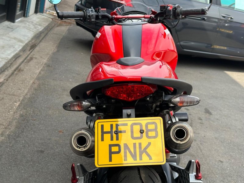 DUCATI MONSTER 696