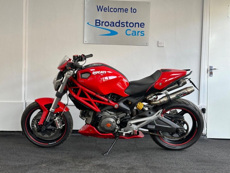 DUCATI MONSTER 696