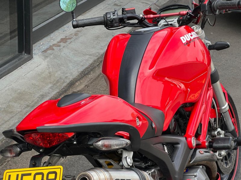 DUCATI MONSTER 696