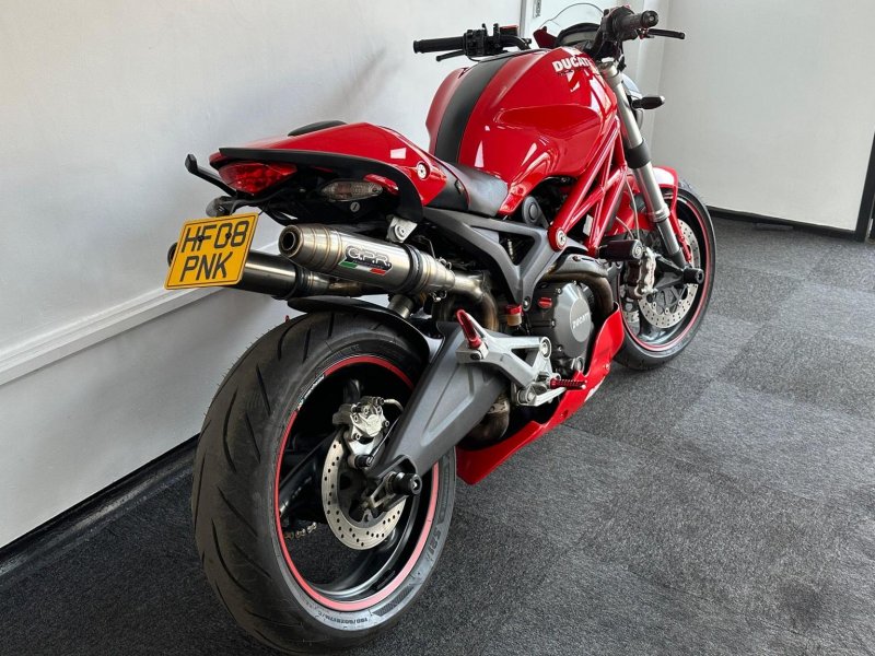 DUCATI MONSTER 696