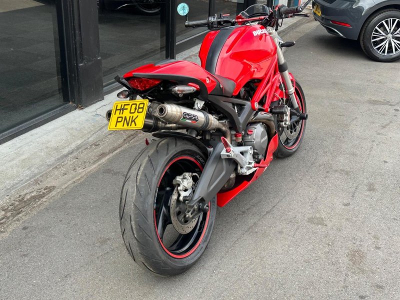DUCATI MONSTER 696