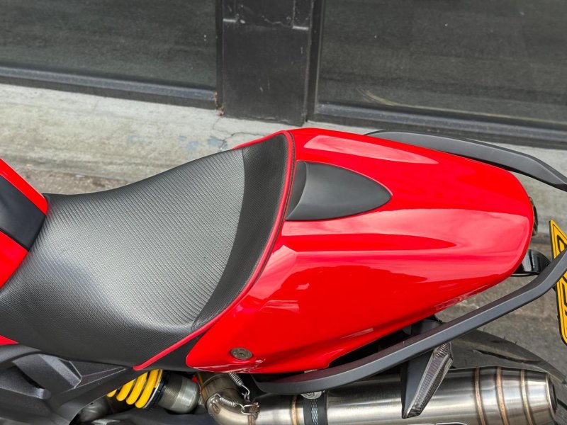 DUCATI MONSTER 696