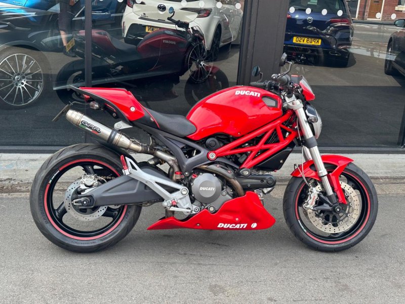DUCATI MONSTER 696