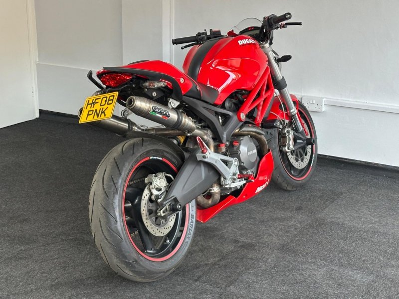 DUCATI MONSTER 696