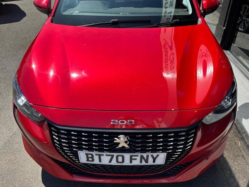 PEUGEOT 208