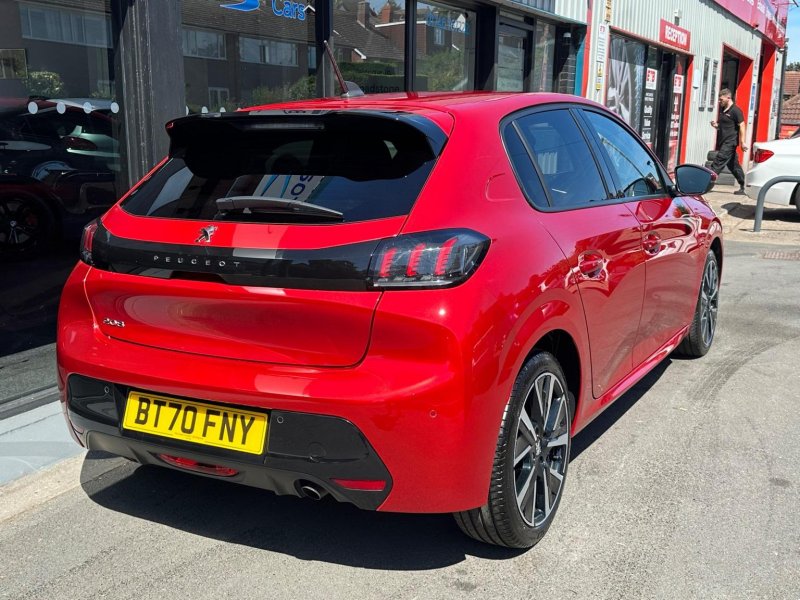 PEUGEOT 208